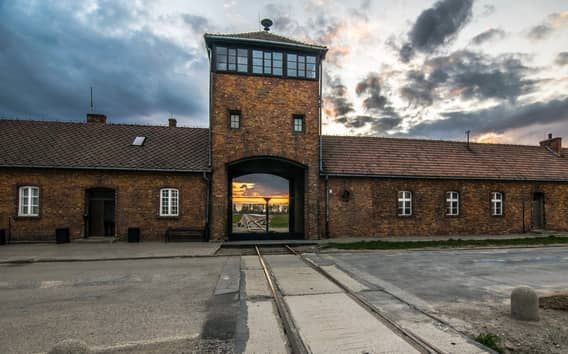 Cracovia: Auschwitz-Birkenau Tour guiado con servicio de recogida y comida